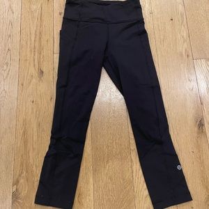 Lululemon leggings, size two, 25 inch crop!